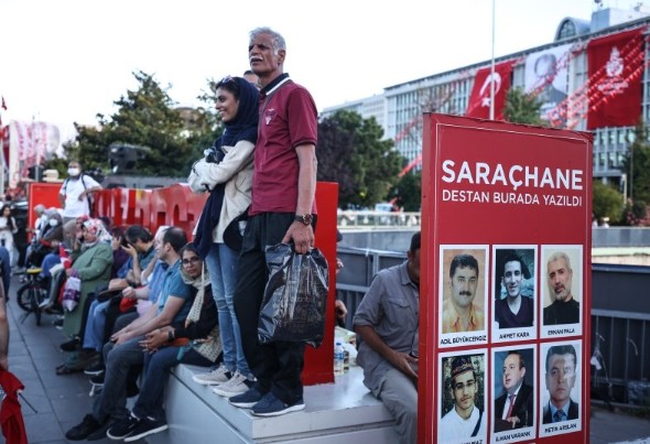 Türkiye'nin kalbi Saraçhane'de attı! Vatandaşlar 15 Temmuz anma programına akın etti